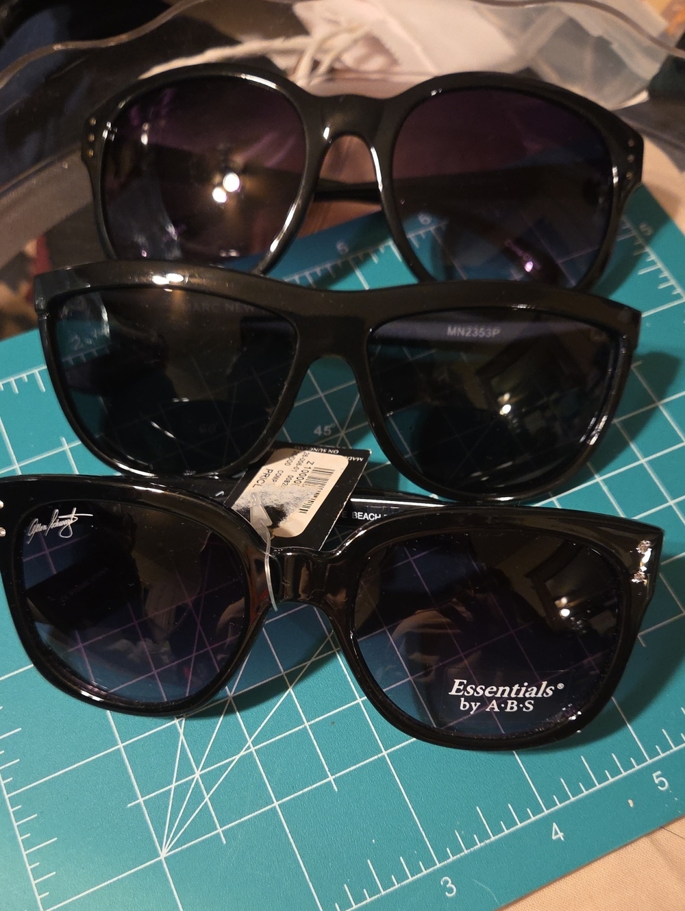 Chinese Laundry Black Sunglasses Set